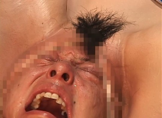 【※超・閲覧注意】女性器に頭を突っ込まれた女性がコチラｗｗｗｗｗｗｗｗｗｗｗｗｗｗｗｗｗｗｗｗｗｗｗｗｗｗｗｗｗ・24枚目