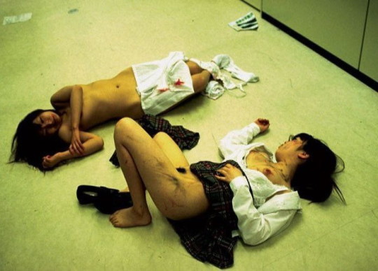【閲覧注意】日本の女性がレイプされ放置された事後画像が悲しくなりね・・・(画像あり)・20枚目