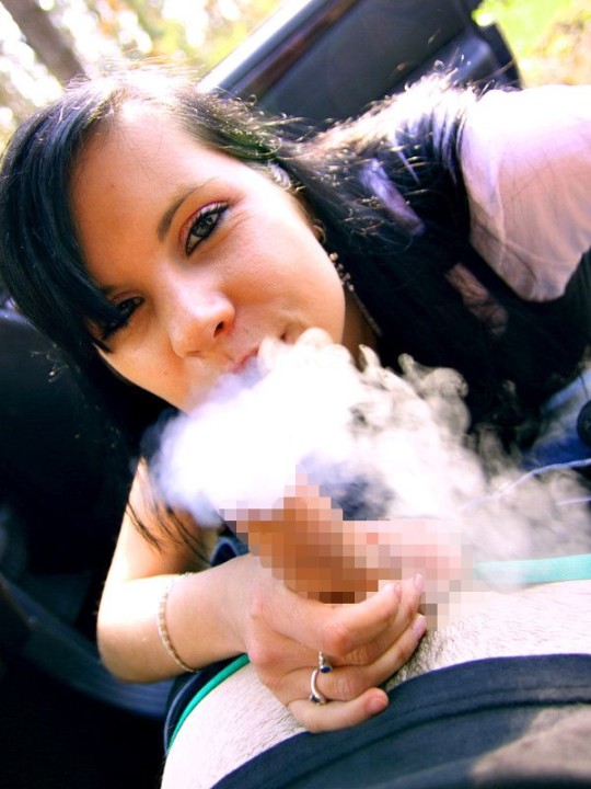 【※画像あり】タバコ吸いながらフェラする女の画像が想像以上の嫌悪感で草ｗｗｗｗｗｗｗｗｗｗｗｗｗｗｗｗｗ・24枚目