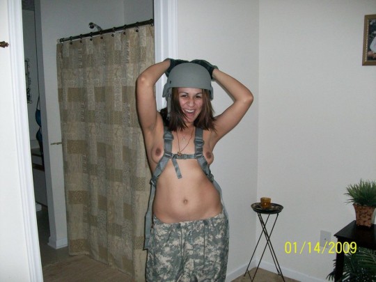 【※画像30枚】家宝の米軍女性兵士のエロノリ画像連投スレｗｗｗｗｗｗｗｗｗｗｗｗｗｗｗｗｗｗｗｗｗｗ・25枚目