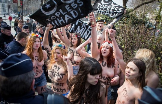 【草】ウクライナのトップレス抗議団体「FEMEN」楽しそうで何よりｗｗｗｗｗｗｗｗｗｗｗｗｗｗ（画像あり）・6枚目