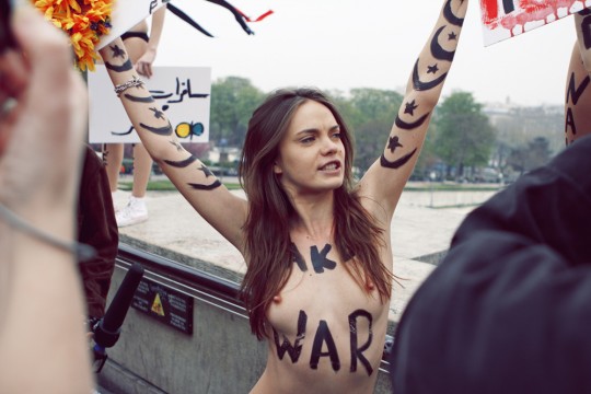 【草】ウクライナのトップレス抗議団体「FEMEN」楽しそうで何よりｗｗｗｗｗｗｗｗｗｗｗｗｗｗ（画像あり）・29枚目