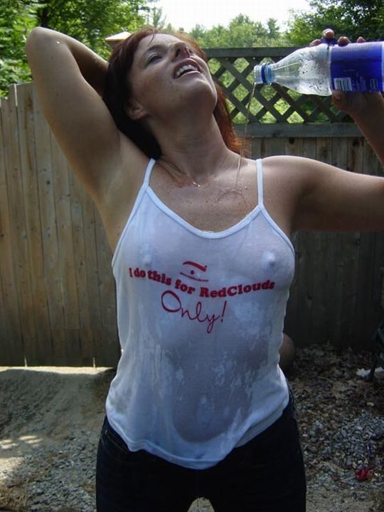 【画像あり】ノーブラTシャツがびしょ濡れになってるのに全く気にしてない女子、大好きｗｗｗｗｗｗｗｗｗｗｗｗｗｗｗｗｗｗｗ・12枚目