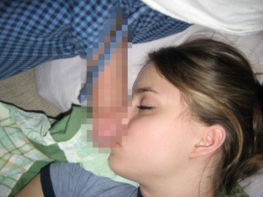 【草】睡眠中の彼女にチンポで悪戯してるぐぅ畜画像貼ってくｗｗｗｗｗｗｗｗｗｗｗｗｗｗｗｗｗｗｗｗｗｗｗｗｗｗ（画像あり）・26枚目
