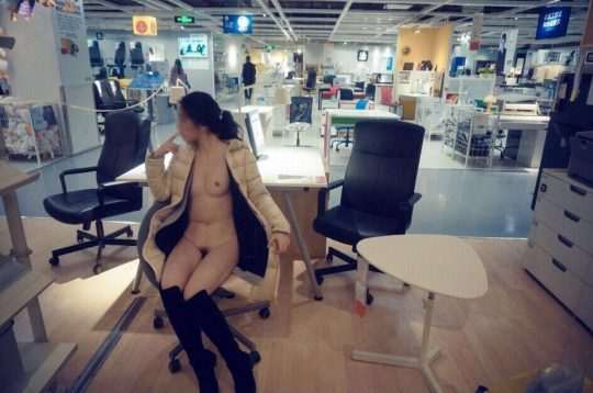 【速報・マジキチ】IKEAで女性が下半身露出して買い物してる写真がSNSに拡散ｗｗｗ警察も捜査にｗｗｗｗｗｗｗｗｗ（画像あり）・10枚目