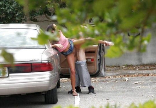 【懲戒免職不可避】路上売春婦にしゃぶらせている警察官が激写されるｗｗｗｗｗｗｗｗｗｗｗｗｗｗｗｗｗｗ（画像あり）・5枚目
