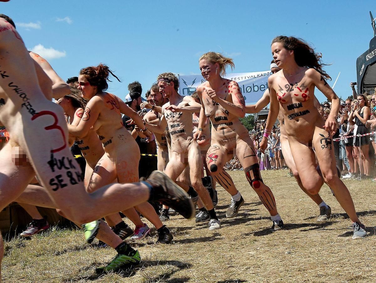 гонки на голых женщинах фото 83