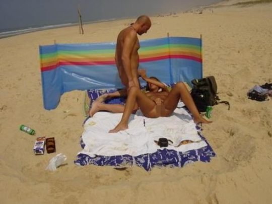【迷惑行為】ガイジ外人カップルさん、ヌーディストビーチとセックスビーチを混同してしまうｗｗｗｗｗｗｗｗｗｗ(画像30枚)・22枚目
