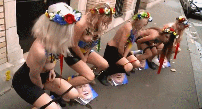 【マジキチご褒美】お馴染みウクライナの女性活動家集団「FEMEN」、元大統領の写真におっぱい丸出しでオシッコぶっかけ抗議ｗｗｗｗｗｗｗ(動画、GIFあり)・3枚目