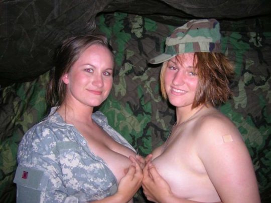 【大正義米軍】戦場で死線をくぐり抜けた女性兵士、SNSで残してきた恋人に楽しそうなおっぱい画像を送る好プレイｗｗｗｗｗｗｗｗｗ(画像あり)・11枚目