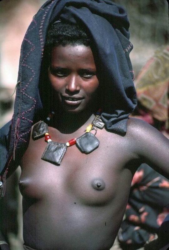 【自然の美】抱アフリカ原住民のおっぱい画像貼ってくぞwwwwwwwwwwwwwwwwwwwwwwwwwwwww(画像あり)・14枚目