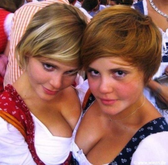 【おっぱい強調画像】ドイツの激エロ民族衣装“ディアンドル”、ビール祭でビールがすすむわけだわこれは・・・(画像あり)・17枚目