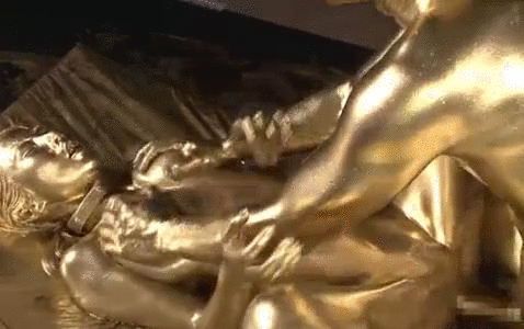 【金粉エロGIF】昔のストリップの人気演目“金粉セックス”、国宝の観音像がヤッてるみたいで草ｗｗｗｗｗｗｗｗ(GIF25枚)・8枚目