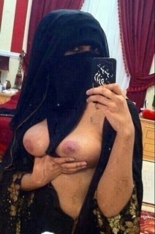 【宗教】顔隠して乳隠さずのアラブまんさん、クソ爆乳すぎワロタｗｗｗｗｗｗｗｗｗｗｗｗｗｗｗｗｗ(画像あり)・7枚目