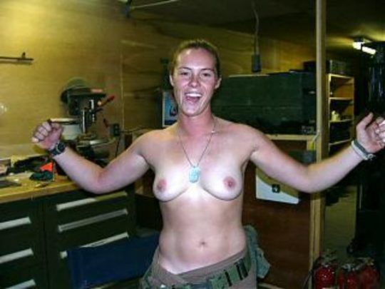 【勃起不可避】世界最高峰の米軍女兵士、雌ゴリラに混ざってモデルみたいな美女が居てワロタｗｗｗｗｗｗｗｗｗ(画像30枚)・21枚目