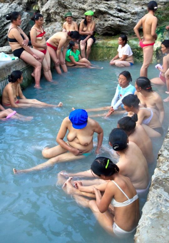 【無法地帯】中国の露天風呂、□リコンばかり集める理由がこちら。(画像あり)・17枚目