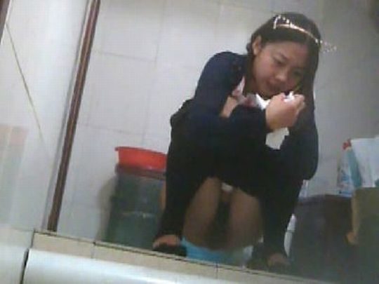 【トイレ盗撮】中国人女子がトイレ中に盗撮カメラと目が合うｗｗｗｗｗｗｗｗ(画像あり)・172枚目