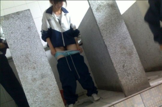 【你好トイレ】中国人女子がトイレ中に盗撮カメラと目が合うｗｗｗｗｗｗｗｗ(画像あり)・174枚目