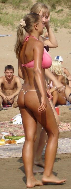 【ロシア少女】ビーチで撮影された「巨乳すぎる女子高生」顔を身体のギャップｗｗｗｗｗｗ(画像あり)・3枚目