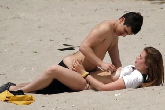 ”ヌーディストビーチ”でフェラ・セックスしてる女たち、ルールどうなってんの？？（454枚）・235枚目