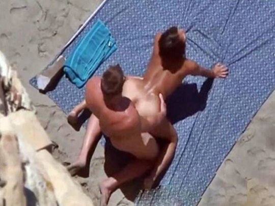 ”ヌーディストビーチ”でフェラ・セックスしてる女たち、ルールどうなってんの？？（454枚）・236枚目