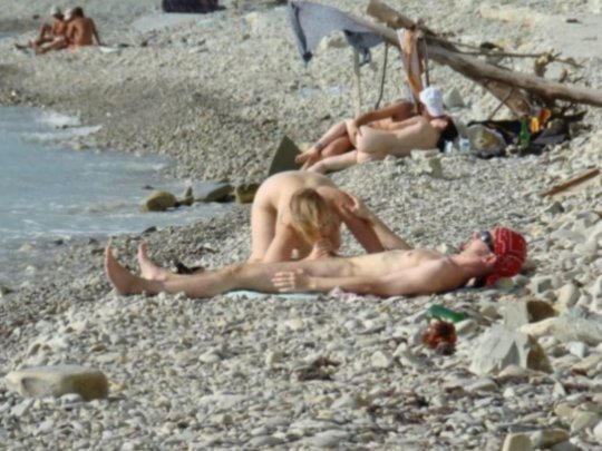 ”ヌーディストビーチ”でフェラ・セックスしてる女たち、ルールどうなってんの？？（454枚）・254枚目