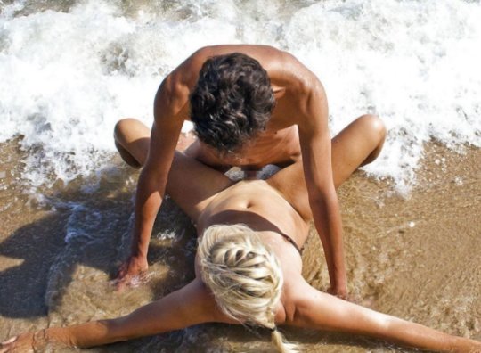 ”ヌーディストビーチ”でフェラ・セックスしてる女たち、ルールどうなってんの？？（454枚）・262枚目