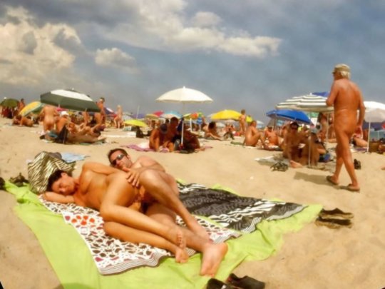 ”ヌーディストビーチ”でフェラ・セックスしてる女たち、ルールどうなってんの？？（454枚）・281枚目