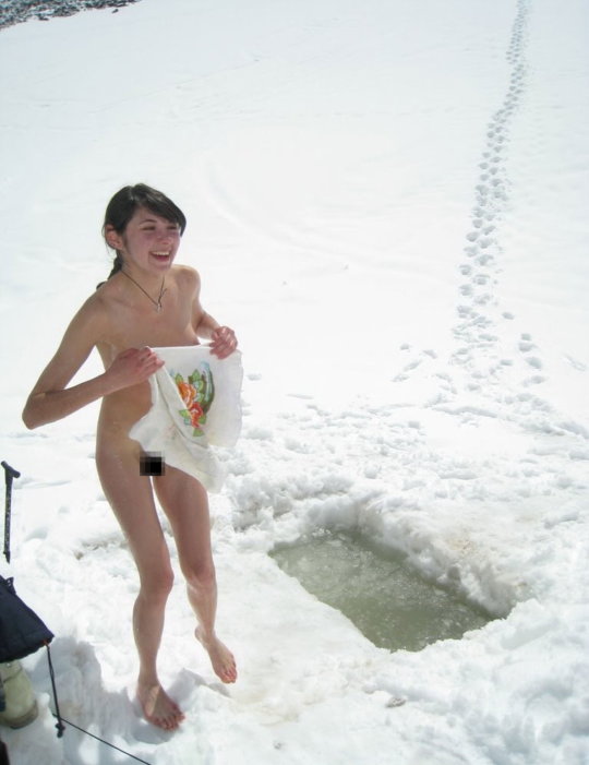 【ヌード寒中水泳】美女大国ウクライナの寒中水泳大会、何故か全員マッパでクッソ楽しそうにしてる件ｗｗｗｗｗｗｗｗｗｗｗ(画像30枚)・18枚目