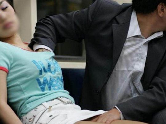 【痴漢】電車内でチカン被害に遭った女の子の無残な姿がこちら・・・（エロ画像）・24枚目