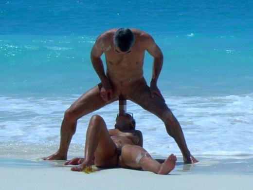 ”ヌーディストビーチ”でフェラ・セックスしてる女たち、ルールどうなってんの？？（454枚）・52枚目