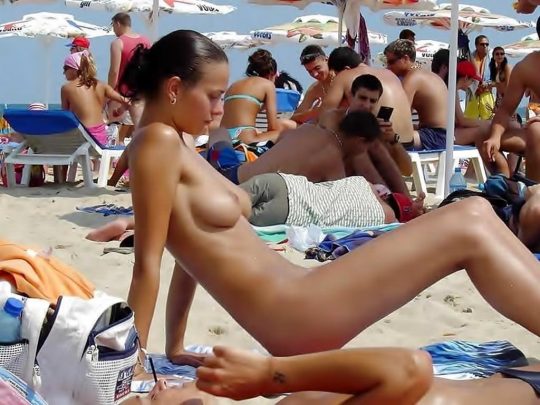 ”ヌーディストビーチ”でフェラ・セックスしてる女たち、ルールどうなってんの？？（454枚）・33枚目