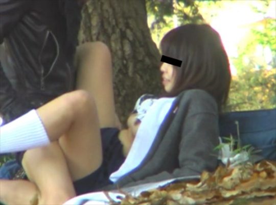 【自業自得】高校生カップル、近所の公園で青姦するもおっさんに盗撮されて晒されるｗｗｗｗｗｗｗｗｗｗｗｗ（GIFあり）・60枚目