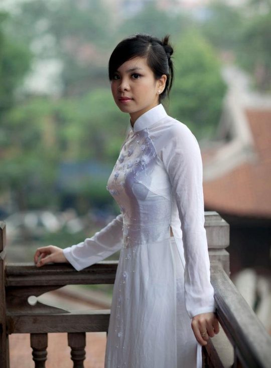【エロ画像】世界一エロい民族衣装、ベトナムから“アオザイ”に身を包んだ学生がエロいｗｗｗｗｗｗｗｗ・10枚目