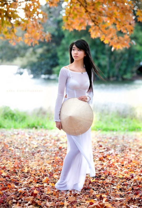 【エロ画像】世界一エロい民族衣装、ベトナムから“アオザイ”に身を包んだ学生がエロいｗｗｗｗｗｗｗｗ・33枚目