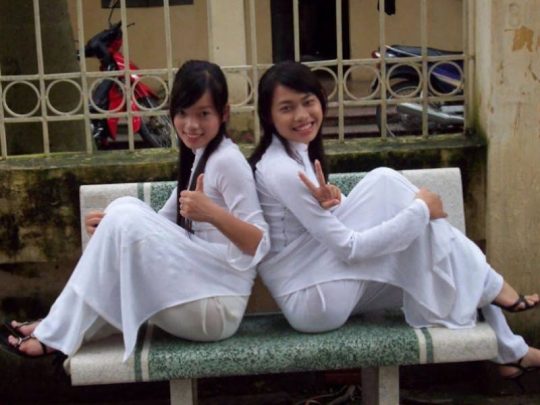 【エロ民族衣装】透け透けセクシーな民族衣装、ベトナム“アオザイ”がエロすぎて勃起不可避ｗｗｗｗｗｗｗ・3枚目