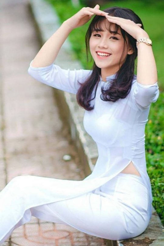 【エロ民族衣装】透け透けセクシーな民族衣装、ベトナム“アオザイ”がエロすぎて勃起不可避ｗｗｗｗｗｗｗ・22枚目