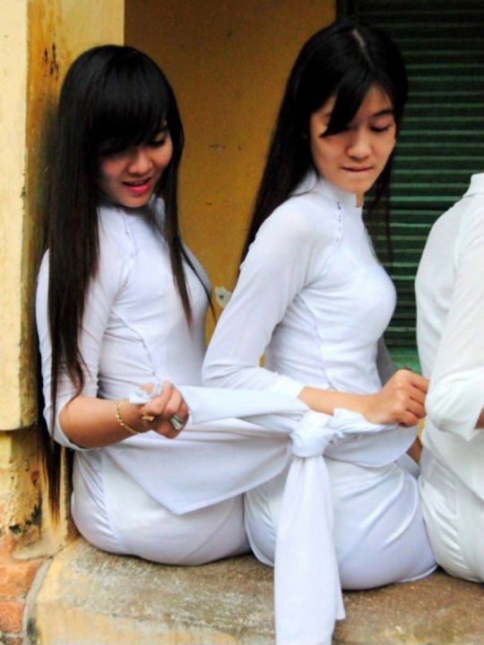 【エロ民族衣装】透け透けセクシーな民族衣装、ベトナム“アオザイ”がエロすぎて勃起不可避ｗｗｗｗｗｗｗ・35枚目