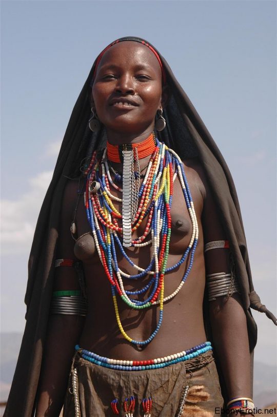 【部族エロ】アフリカ部族のウホウホおっぱい、これはコレで良いモノ持ってるｗｗｗｗｗｗｗｗｗ・9枚目